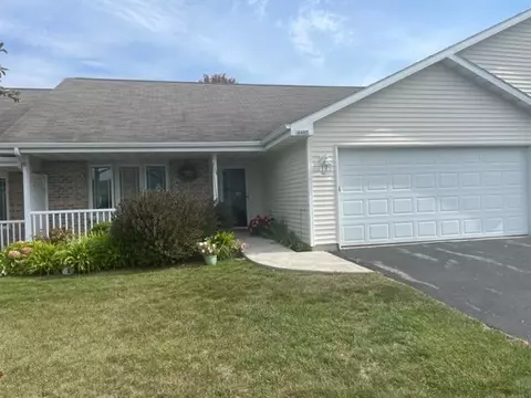 446 Wyldewood Dr #E, Oshkosh, WI 54904