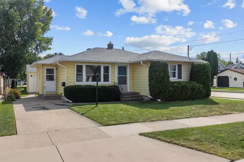 685 W 8th Ave, Oshkosh, WI 54902