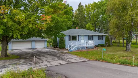 8461 Pioneer Rd, Larsen, WI 54947