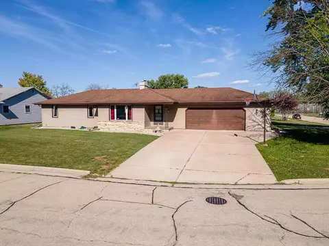 1066 Holly Ct, Neenah, WI 54956