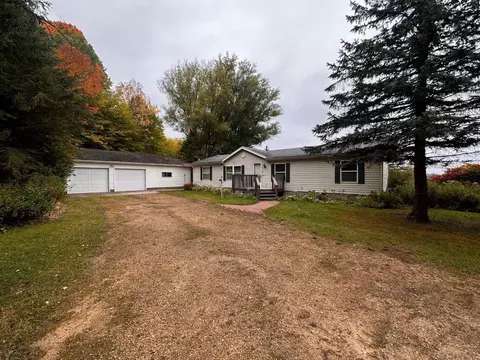w12628 Leopolis Road, Leopolis, WI 54948
