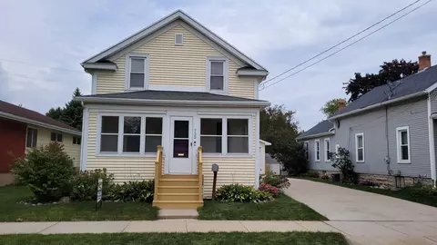 732 W 8th Ave, Oshkosh, WI 54902