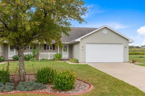 2345 Spring Meadow Dr, Neenah, WI 54956