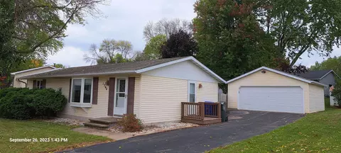 1364 Edgewood Dr, Kaukauna, WI 54130
