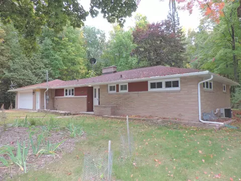 120 E Cedar Ln, Gillett, WI 54124