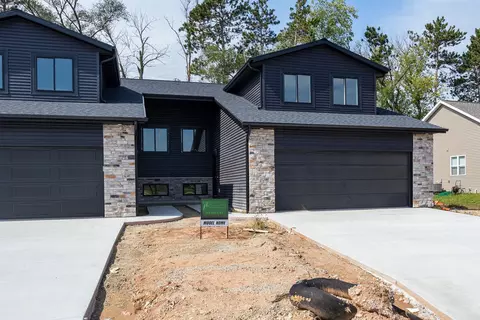 2133 Abbey Rd, New London, WI 54961