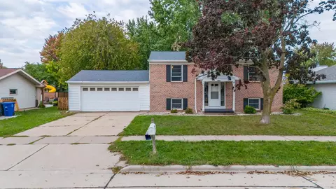 1130 W 19th Ave, Oshkosh, WI 54902