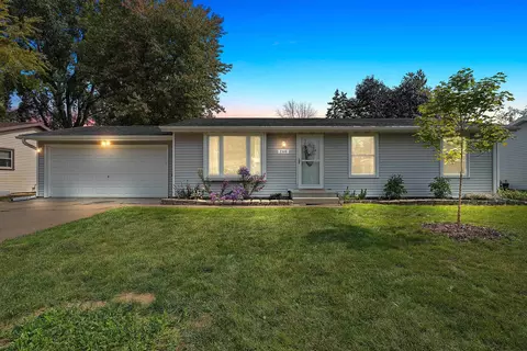 2328 Brantwood Dr, Neenah, WI 54956