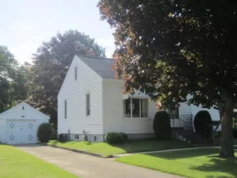 4312 4th St, Menominee, MI 49858