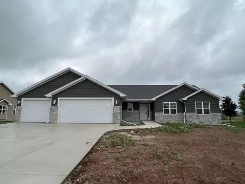 1816 Lucas Dr, New London, WI 54961