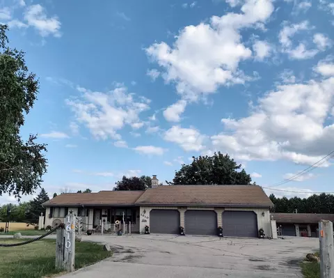 1610 Oakridge Rd, Neenah, WI 54956