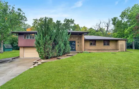 3010 Ridgeway Dr, Neenah, WI 54956