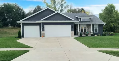 1354 Coral Reef Ln, Green Bay, WI 54313