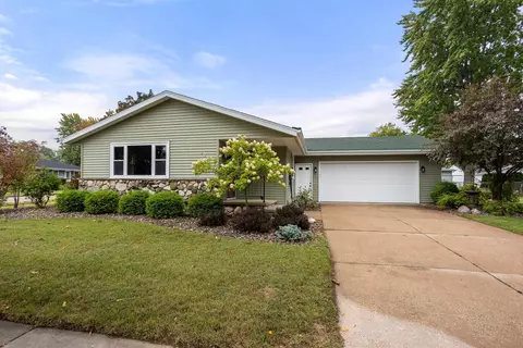 2711 E Henry St, Appleton, WI 54915