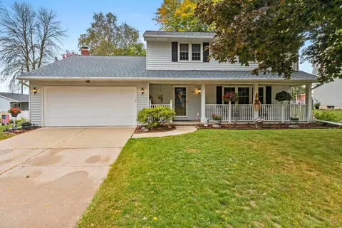 496 Edelweiss Dr, Green Bay, WI 54302