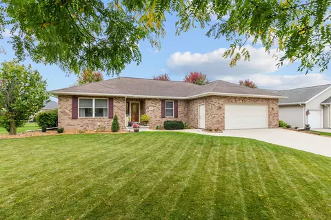 82 Southern Edge Dr, Fond Du Lac, WI 54935