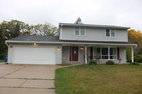 2068 Wildwood Ln, Green Bay, WI 54304