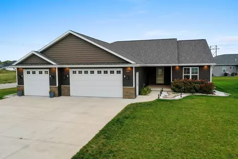2834 W Fallen Oak Dr, Appleton, WI 54913