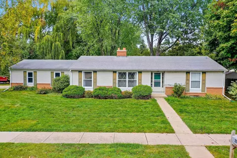2016 E Vista Cir, De Pere, WI 54115