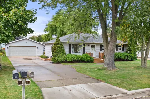 1059 Holly Ct, Neenah, WI 54956