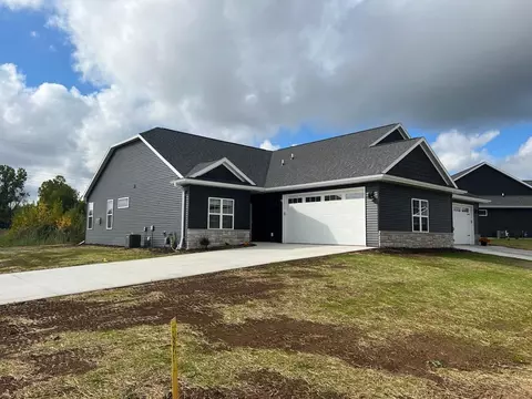 2345 Hidden Winds Ln, Green Bay, WI 54303