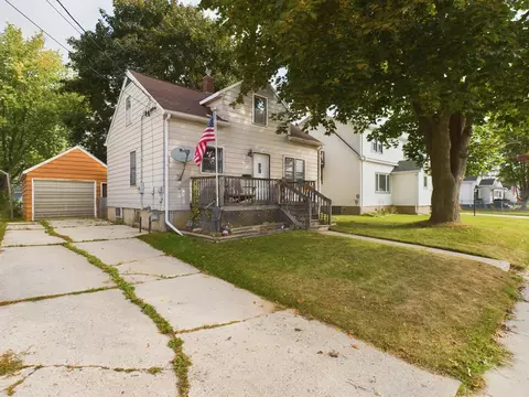2732 10th St, Two Rivers, WI 54241 photo 4