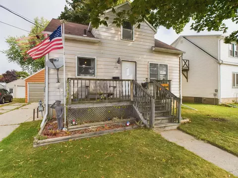 2732 10th St, Two Rivers, WI 54241 photo 5