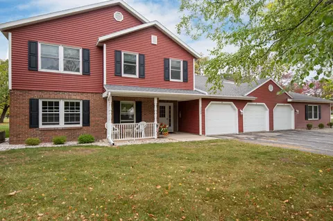 2500 Village Ln #B, Oshkosh, WI 54904
