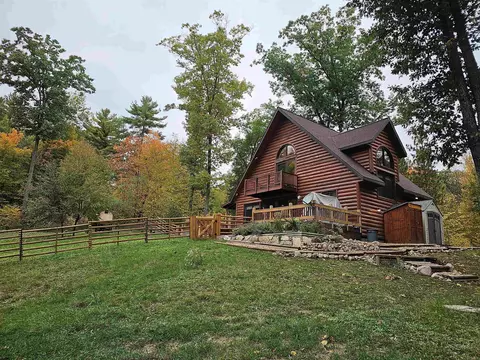 n9090 Carper Road, Iola, WI 54945