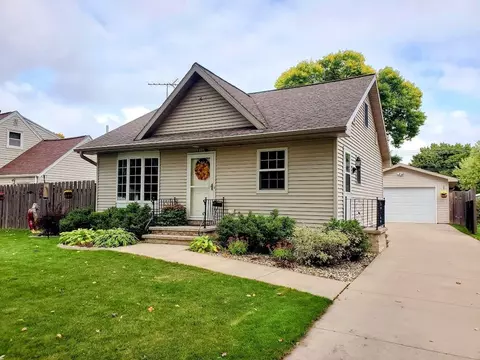 810 E Maple St, Appleton, WI 54915 photo 2