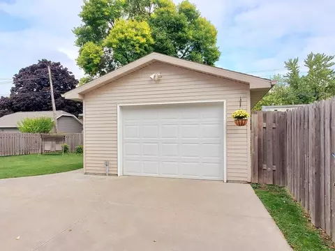 810 E Maple St, Appleton, WI 54915 photo 3