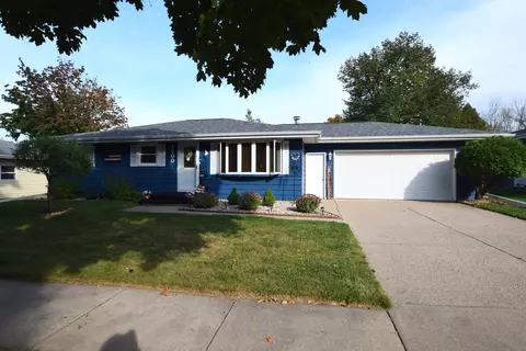 2100 Parkwood Dr, Kaukauna, WI 54130