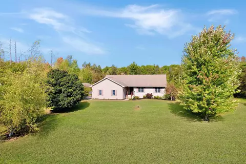 w2280 Woodridge Drive, Marinette, WI 54143