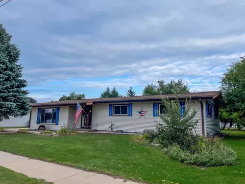 1640 S Oakwood Rd, Oshkosh, WI 54904