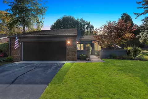 141 Webster Heights Dr, Green Bay, WI 54301