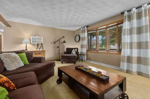 2129 W Capitol Dr, Appleton, WI 54914 photo 9