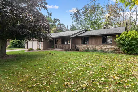 2129 W Capitol Dr, Appleton, WI 54914 photo 2