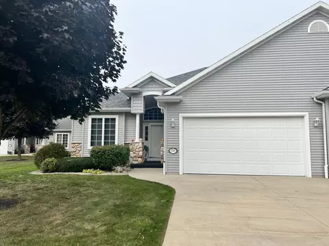 2507 Waterford Ct, Neenah, WI 54956
