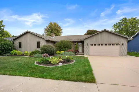 1700 Penny Ln, Little Chute, WI 54140