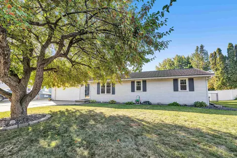 2749 Tulip Ct, Green Bay, WI 54313