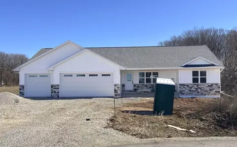 408 Highland Meadow Trl, Pulaski, WI 54162