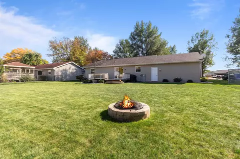28 Rainbow Ct, Appleton, WI 54915 photo 2