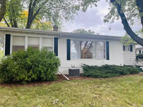 504 Gehres Ct, Oshkosh, WI 54901