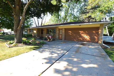 1016 S 6th St, De Pere, WI 54115
