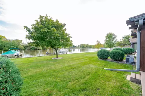 806 E River Dr, Omro, WI 54963 photo 8