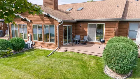 806 E River Dr, Omro, WI 54963 photo 5