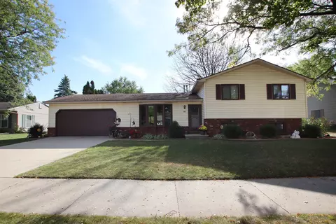 1650 Villa Park Dr, Oshkosh, WI 54904