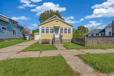 2016 16th Ave, Menominee, MI 49858