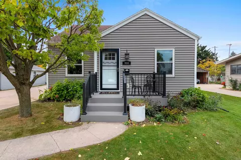 914 Merrill St, De Pere, WI 54115