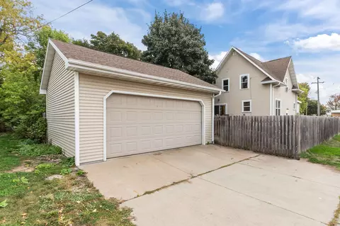 121 N Bennett St, Appleton, WI 54914 photo 2